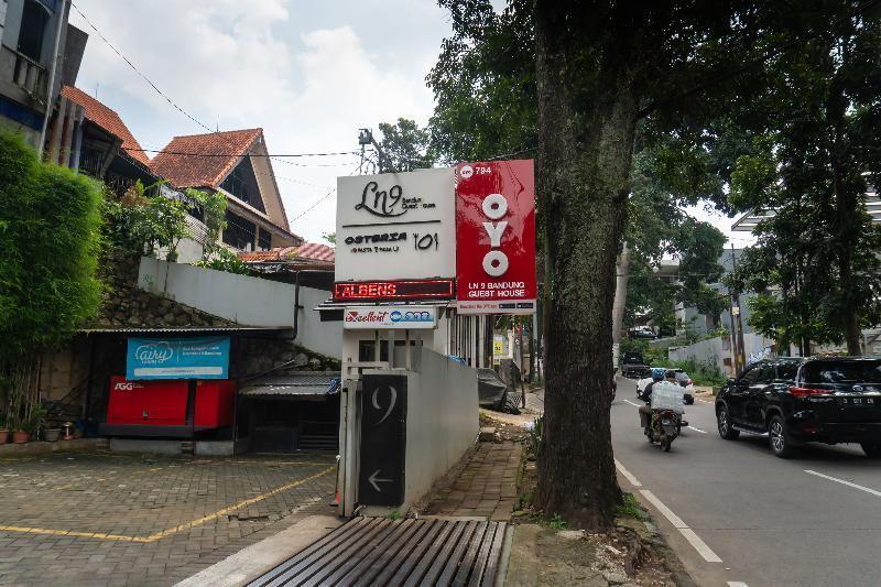 Ln9 Bandung Guest House Exteriör bild